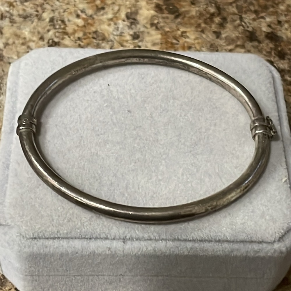 Vintage 925 Sterling Silver Hinged Bangle Bracelet